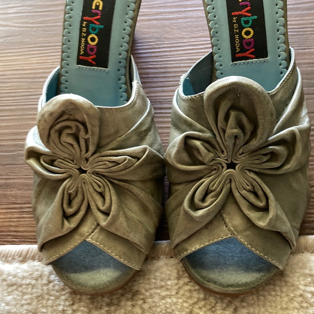 Playful and Comfortable Everybody Soft Leather Light Green Slip-On Heels Size 37